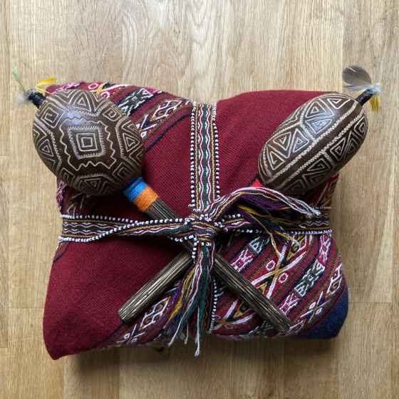 Mesa mit zwei Rasseln